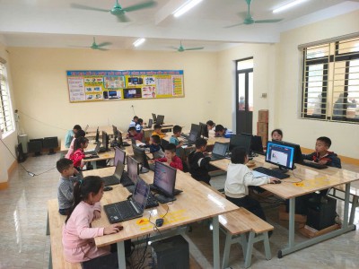 Học sinh thi đ trường toán