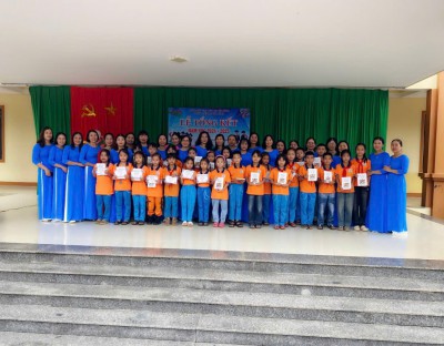 Học sinh Hiếu đọc