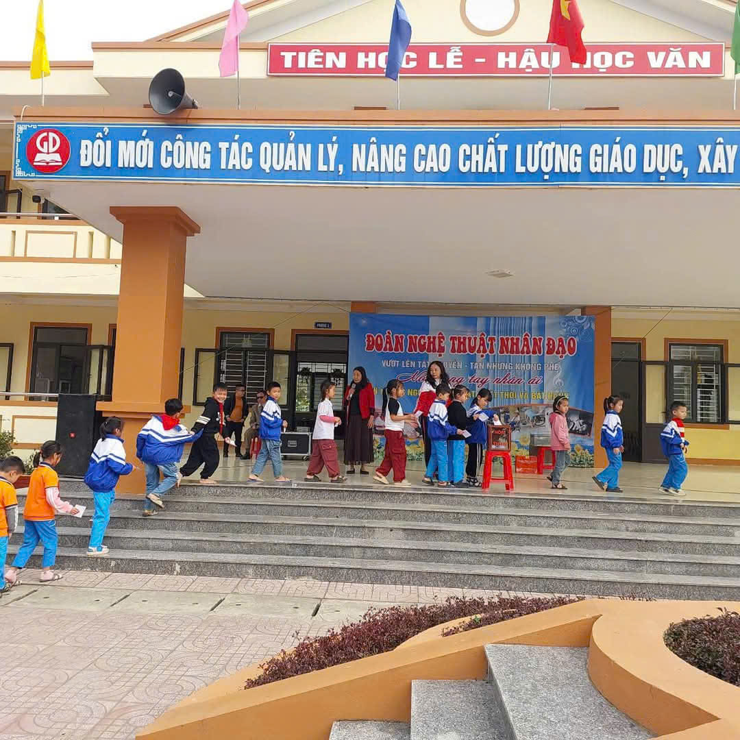 Chia sẻ với hoàn cảnh khó khăn